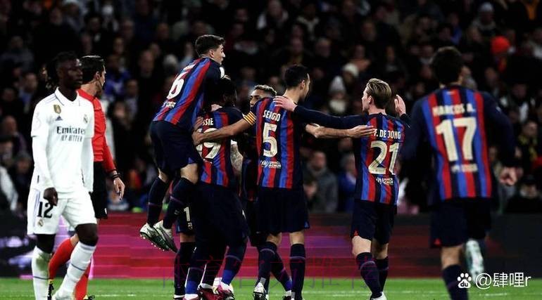 皇马后防再次面临人荒 阿拉巴或阿森西奥搭档 皇马后防再次面临人荒 阿拉巴或阿森西奥搭档